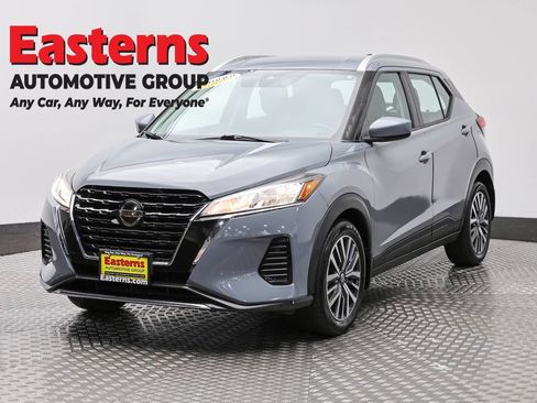 Used 2021 Nissan Kicks SV FWD image 1