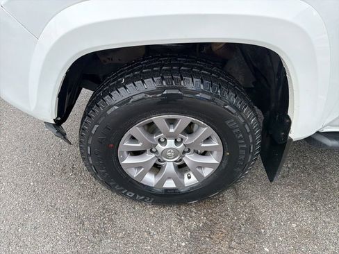 Used 2019 Toyota Tacoma SR5 AWD/4WD image 9