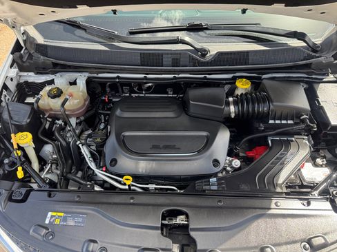 Used 2021 Chrysler Voyager Lxi FWD image 34