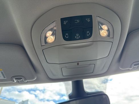 Used 2024 Chrysler Pacifica Touring-L image 25