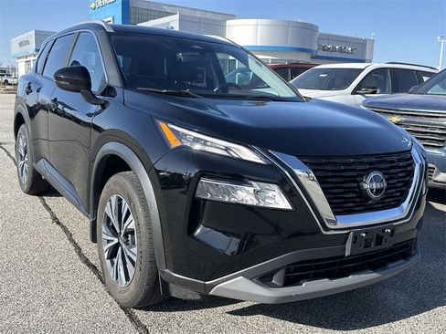 Used 2023 Nissan Rogue SV w/ SV Premium Package image 2