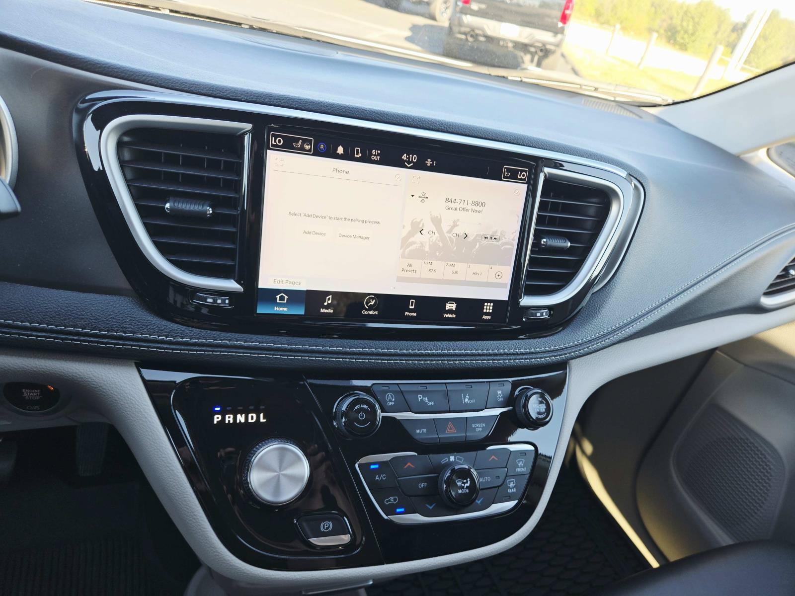 Used 2024 Chrysler Pacifica Touring-L FWD image 29