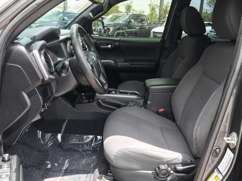 Used 2019 Toyota Tacoma TRD Sport AWD/4WD image 19