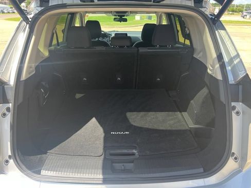 Used 2024 Nissan Rogue SV FWD image 14