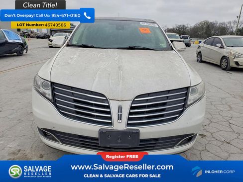 Used 2017 Lincoln MKT AWD image 3