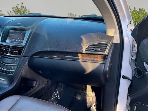 Used 2013 Lincoln MKT AWD image 17