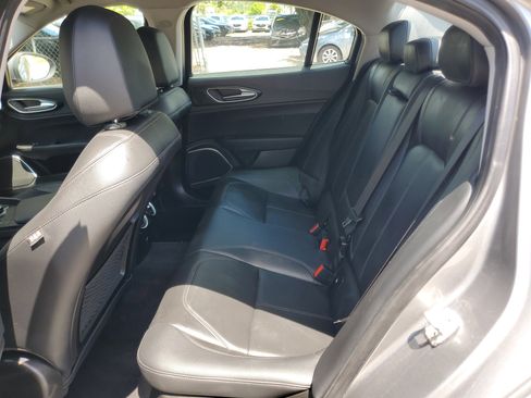 Used 2018 Alfa Romeo Giulia image 10