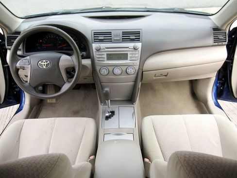 Used 2011 Toyota Camry LE image 19
