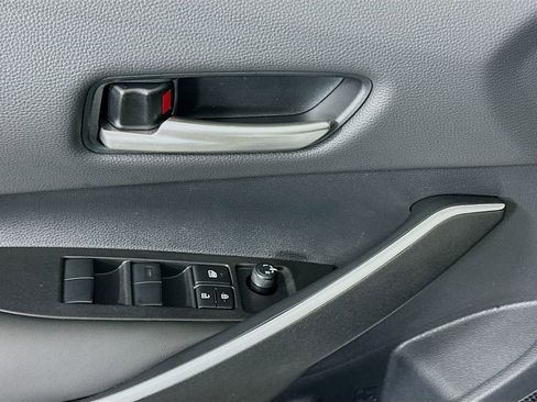 Used 2025 Toyota Corolla SE image 18