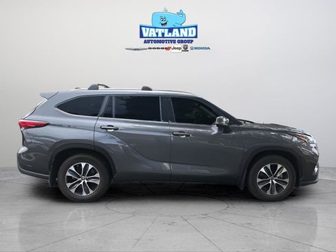 Used 2020 Toyota Highlander XLE FWD image 40