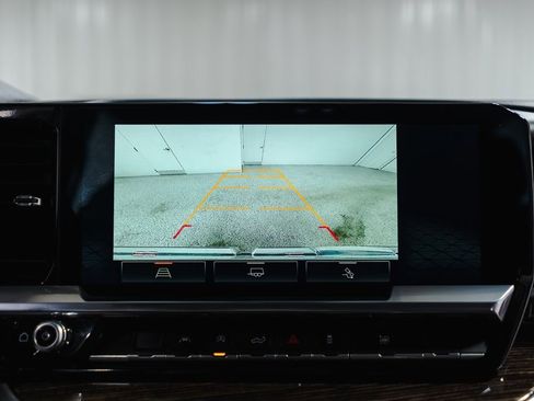 Used 2023 GMC Sierra 1500 Elevation w/ Preferred Package image 16