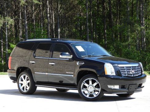 Used 2013 Cadillac Escalade Luxury RWD image 12
