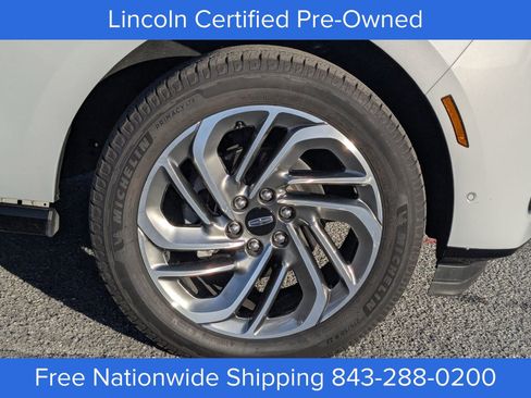 Certified 2025 Lincoln Navigator Reserve image 12