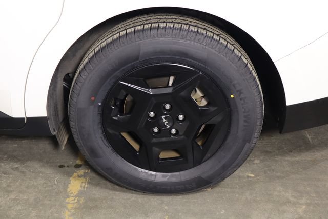 Certified 2025 Kia Carnival FWD image 41