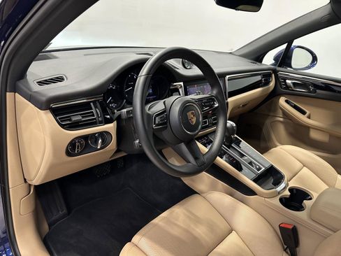 Certified 2026 Porsche Macan AWD/4WD image 4