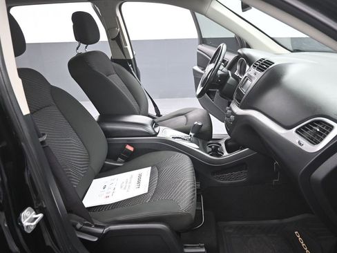 Used 2020 Dodge Journey SE w/ SE Popular Equipment Group image 16