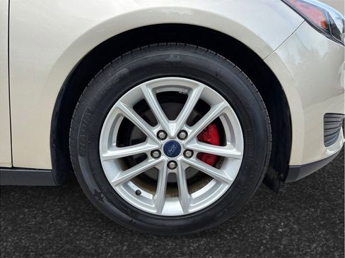 Used 2017 Ford Focus SE FWD image 12