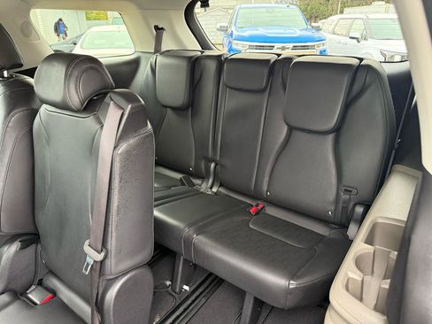 Used 2025 Kia Carnival image 16