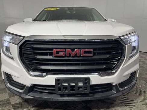 Used 2024 GMC Terrain SLE image 7