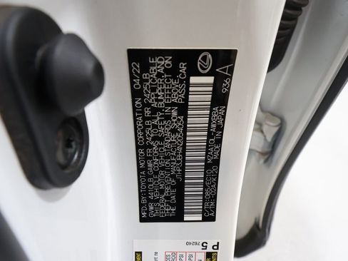 Used 2022 Lexus UX 200 w/ Premium Package image 32