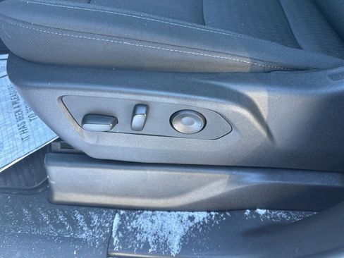 Used 2025 Chevrolet Silverado 2500 Custom w/ Custom Value Package image 17