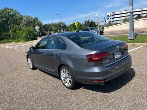 Used 2017 Volkswagen Jetta SEL FWD image 2