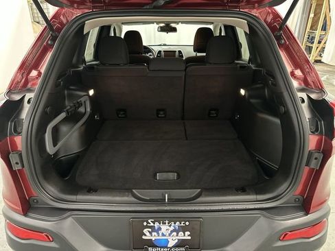 Used 2017 Jeep Cherokee Latitude w/ Cold Weather Group image 22