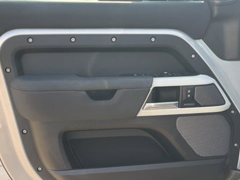 Used 2022 Land Rover Defender 110 X-Dynamic SE AWD/4WD image 23