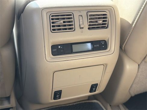 Used 2014 Nissan Pathfinder SL image 23