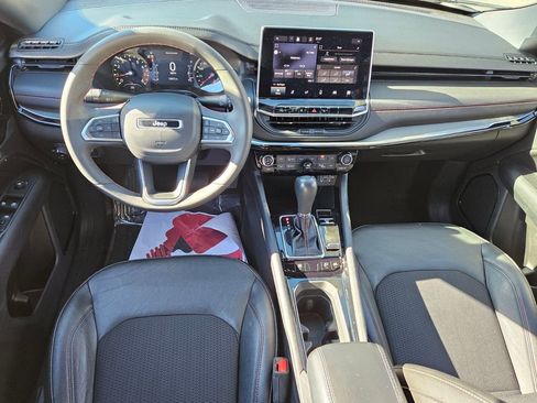 Used 2024 Jeep Compass Trailhawk image 7