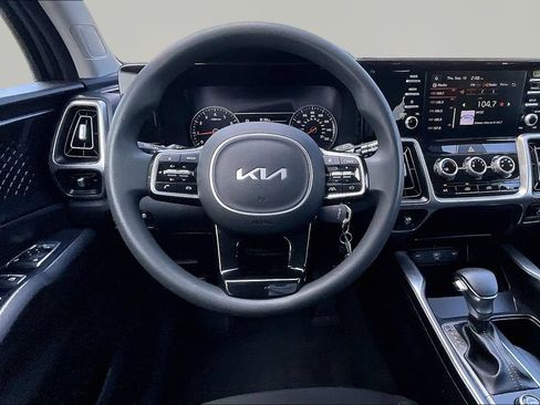 Used 2023 Kia Sorento LX FWD image 9