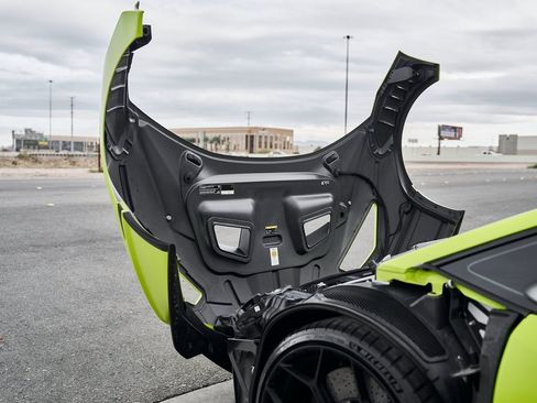 Used 2022 Lamborghini Huracan STO image 26