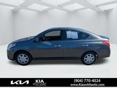 Used 2019 Nissan Versa SV image 6