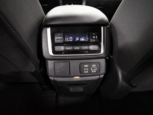 Used 2024 Subaru Ascent Premium w/ Convenience Package image 15