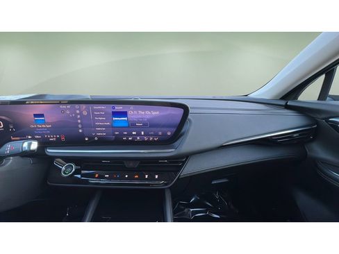 Certified 2025 Buick Envision Preferred image 17