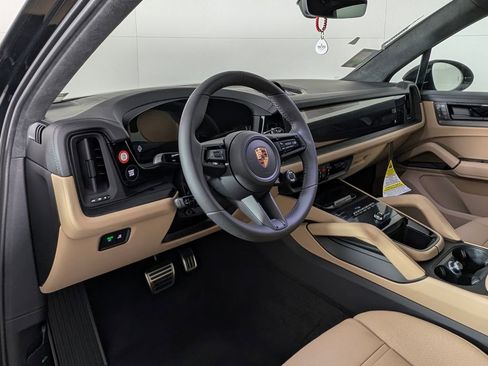 New 2026 Porsche Cayenne GTS image 4