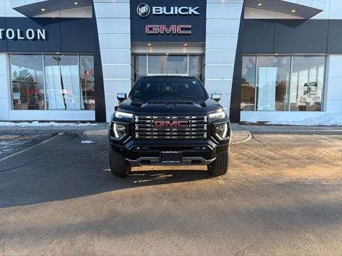 Used 2023 GMC Canyon Denali image 4