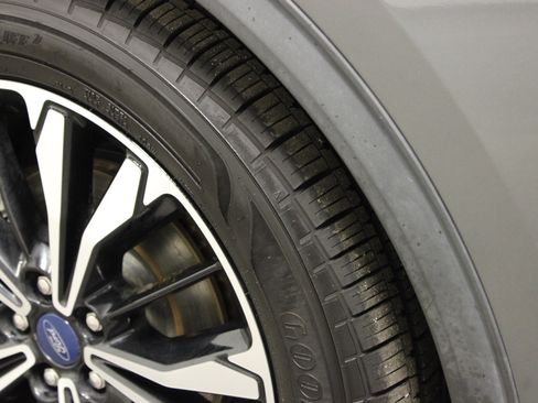 Used 2022 Ford Escape SE w/ SE Sport Appearance Package image 10