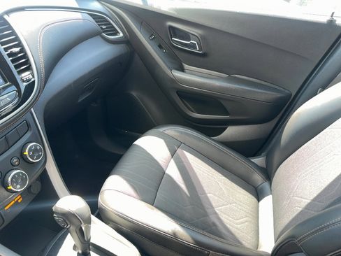 Used 2019 Chevrolet Trax LT w/ LT Convenience Package AWD/4WD image 21