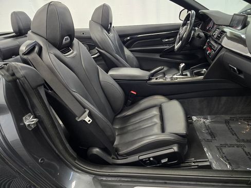 Used 2015 BMW M4 Convertible image 19
