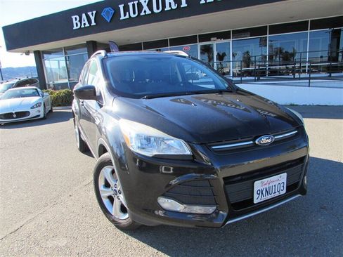 Used 2015 Ford Escape SE w/ Equipment Group 201A image 2