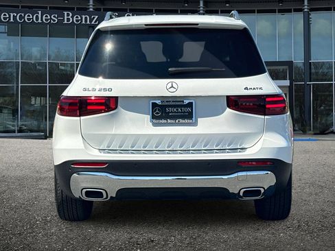 New 2025 Mercedes-Benz GLB 250 4MATIC image 5
