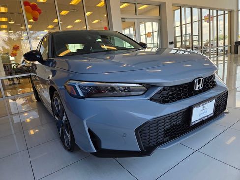 Used 2025 Honda Civic Sport image 3