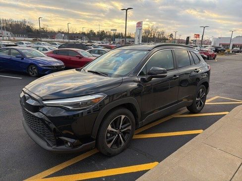 Used 2025 Toyota Corolla Cross AWD Hybrid image 2