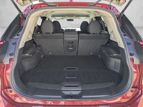 Used 2018 Nissan Rogue SV image 6