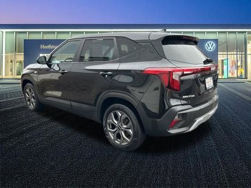 Used 2024 Kia Seltos LX AWD/4WD image 6