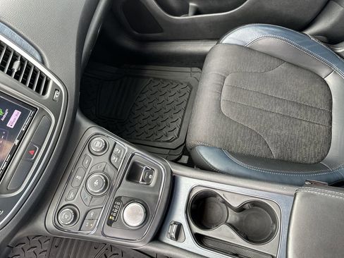 Used 2015 Chrysler 200 S image 24