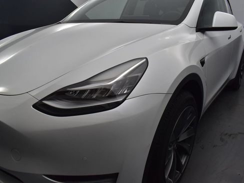 Used 2022 Tesla Model Y Long Range AWD/4WD image 28