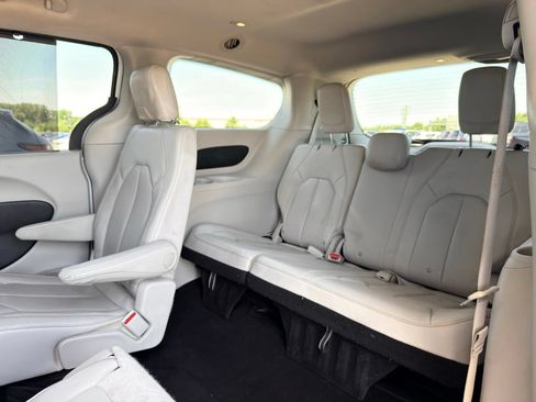 Used 2021 Chrysler Voyager Lxi FWD image 20