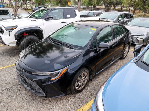 Certified 2025 Toyota Corolla LE image 3
